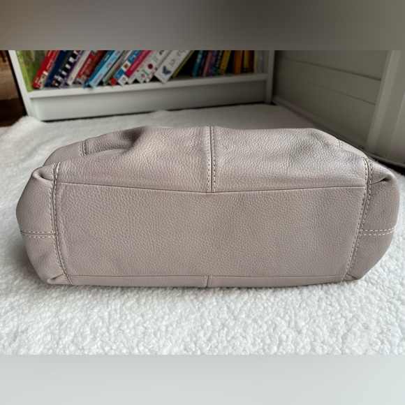 Coach Lexi Beige/Cream Leather Shoulder Bag - Picture 6 of 9